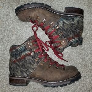 Women's Woolrich boot